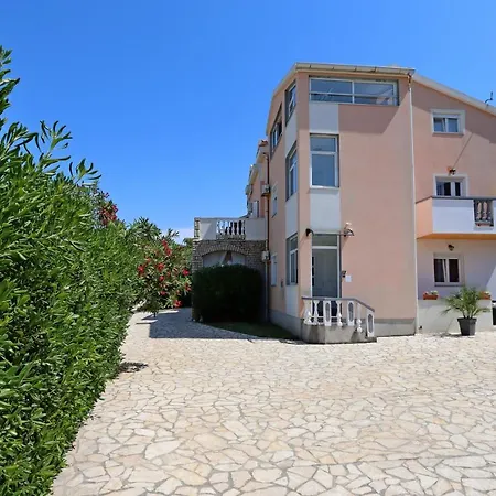 Pag 6412b Apartman Pag Town
