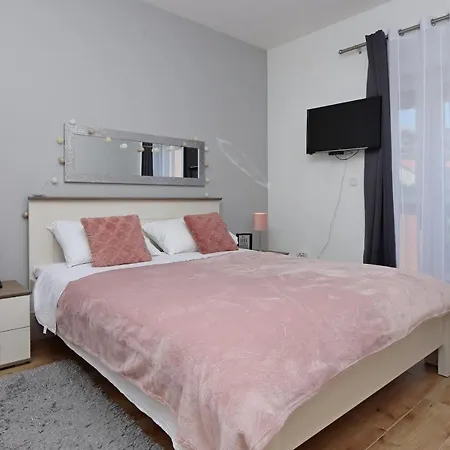 Pag 6412b * Pag Town