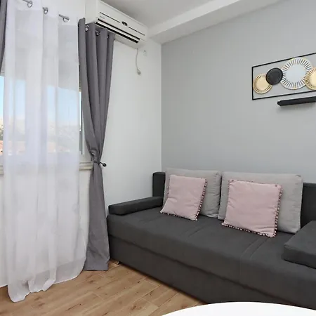 Pag 6412b Apartman Pag Town